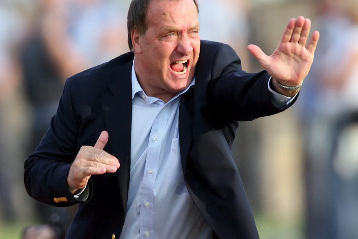 Zenit l-a dat afară pe Dick Advocaat