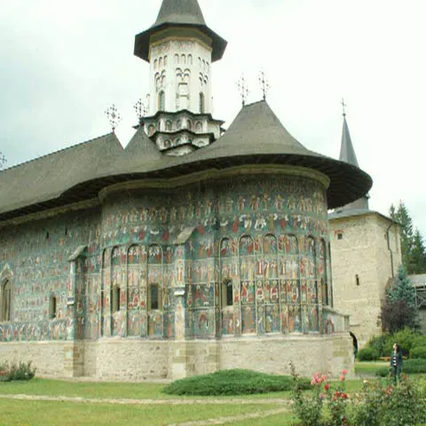 Mănăstirea Suceviţa este grav afectată de turiştii inconştienţi