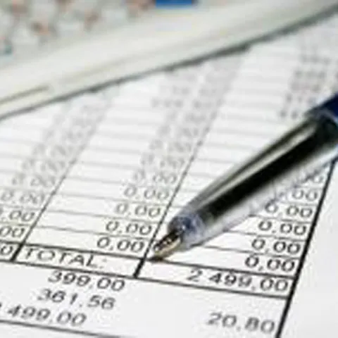 Deficitul de cont curent a scăzut cu 73,3% în primele şase luni