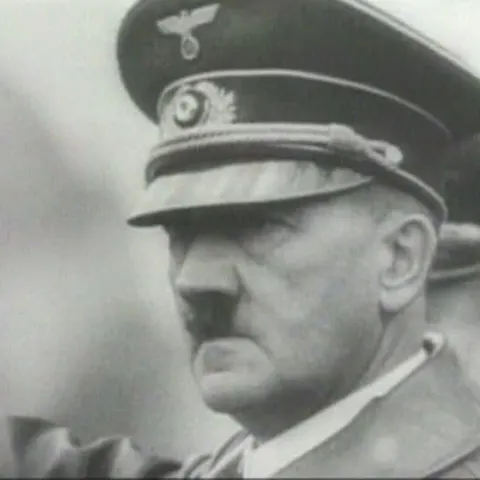 Un exemplar al lucrării Mein Kampf, a lui A. Hitler, va fi scos la licitaţie 
