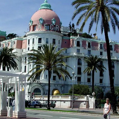 Hotelul Negresco, din Nisa, a fost evacuat după o alertă cu bombă 