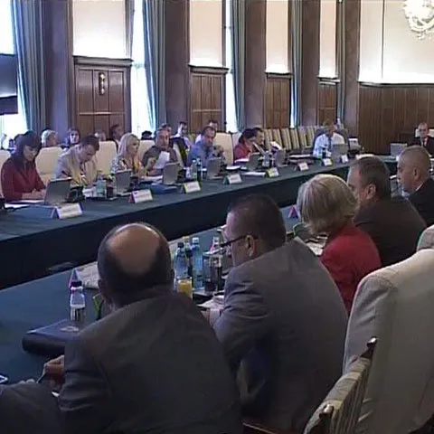 Guvernul a amânat pentru astăzi decizia în legătură cu legea unitară a salarizării