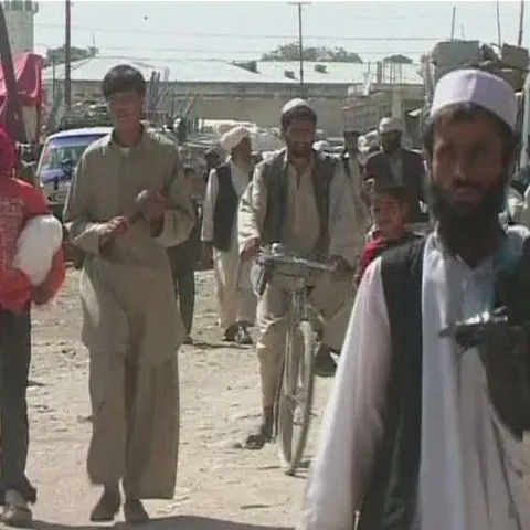 În Afganistan, aproape 17 milioane de oameni au fost aşteptaţi joi la urne pentru a-şi alege preşedintele 