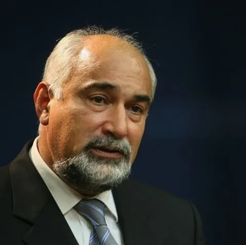 Vosganian susţine că FMI este "indulgent" cu Guvernul doar pentru a-şi extinde din nou influenţa