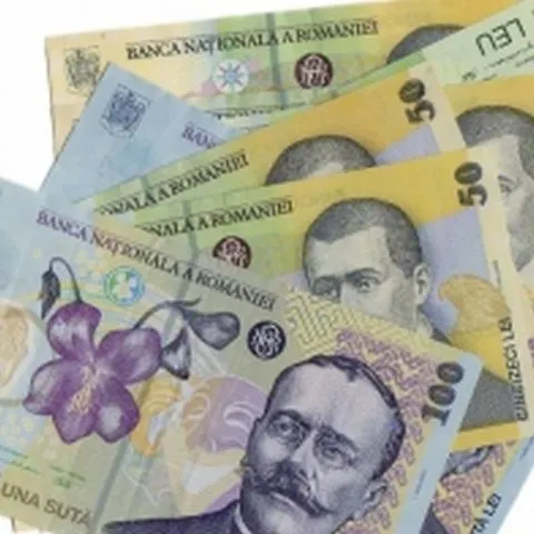 Cursul de referinţă coboară uşor, la 4,2298 lei/euro, în urma unor tranzacţii reduse în piaţă