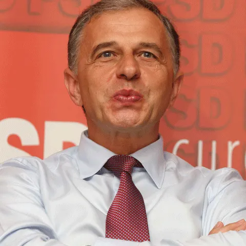 O maşină din escorta lui Geoană a accidentat un ziarist