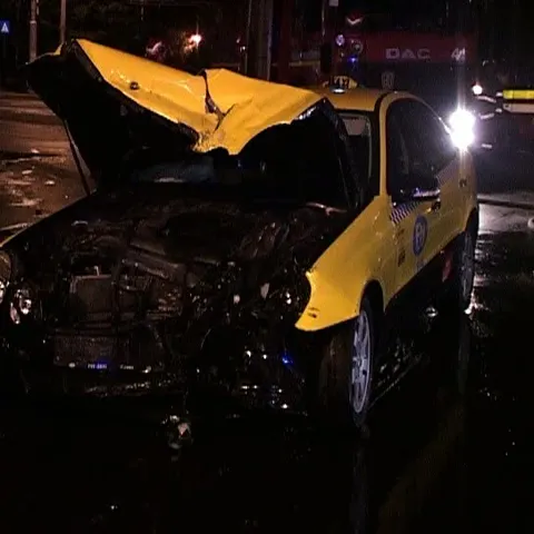 Patru persoane rănite uşor în urma unui accident rutier din Capitală