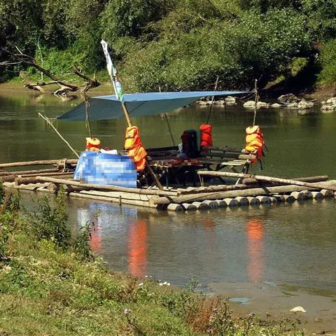 Grănicerii ucraineni au reţinut un rus care voia să ajungă în România pe o plută improvizată