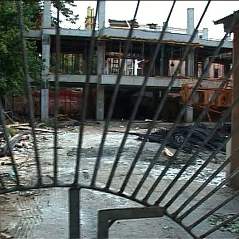 Muncitorii de pe şantiere şi-au învăţat lecţia: fug când văd inspectorii de la Protecţia Muncii