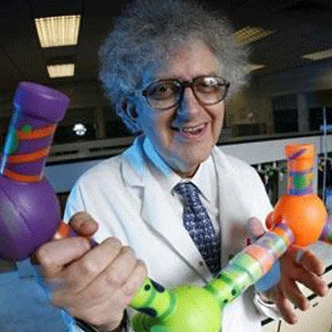 "Profesorul nebun" face vâlvă pe internet cu experimente explozive - VEZI VIDEO