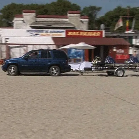 Deranjată de un autoturism care a intrat pe plajă, Elena Udrea a cerut să fie anunţată poliţia