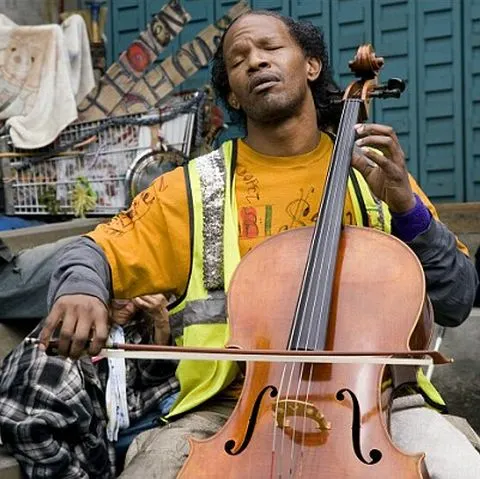 Jamie Foxx şi-a distrus dantura, sprâncenele şi a fost la un pas de nebunie pentru rolul din "The Soloist"