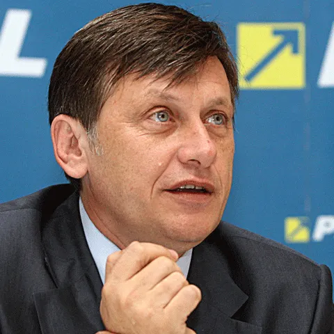 Antonescu: Dacă dezvăluirile lui Roşca Stănescu sunt adevărate, Băsescu ar trebui să demisioneze. Cum comentaţi?