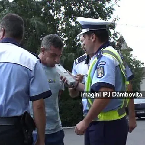 Beat la volan, un şofer conducea tirul în zig-zag