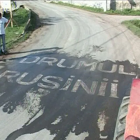 "Drumul ruşinii", între Şercaia şi Hoghiz, mai aşteaptă până la asfaltare