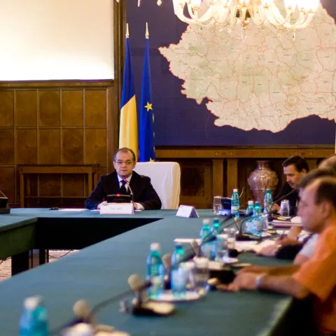 NewsIn: Boc avea pregătit documentul de remaniere pentru Andronescu, spun reprezentanţi ai PDL