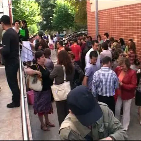 Profesorii au stat vineri la coadă pentru a prinde un post