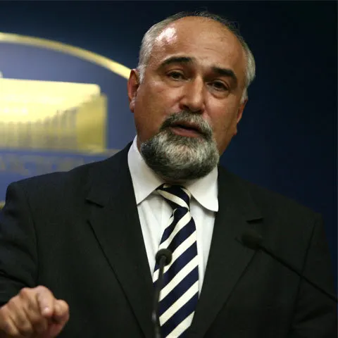 Vosganian: Ce nevoie avem de un minister al Tineretului? De ce să n-avem şi-un minister al doamnelor?