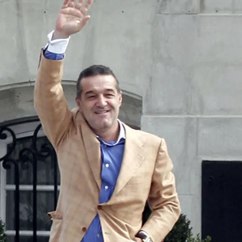 Şapte martori au fost audiaţi, luni, în dosarul furtului maşinii lui George Becali 