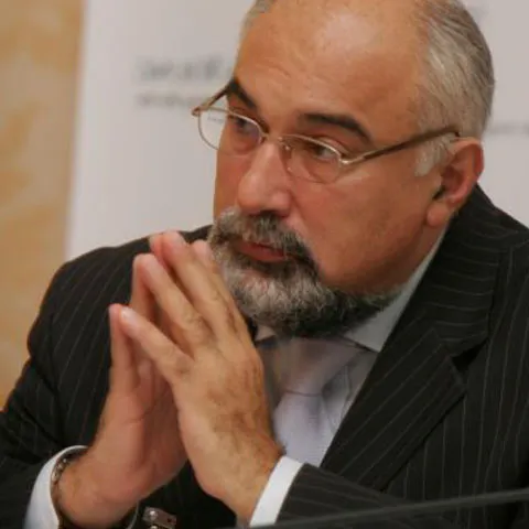 V. Vosganian: PNL va iniţia o moţiune de cenzură împotriva Guvernului