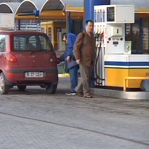 Carburanţii de la Petrom s-au ieftinit, de luni