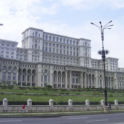 Mai puţini bani pentru deputaţi, după reducerea bugetului instituţiei