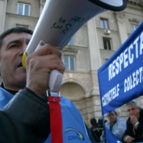 Romanian civil servants to call general strike on October 5, trade unions say