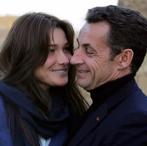 Nicolas Sarkozy şi Carla Bruni, sursă de inspiraţie pentru o comedie despre dragoste şi putere