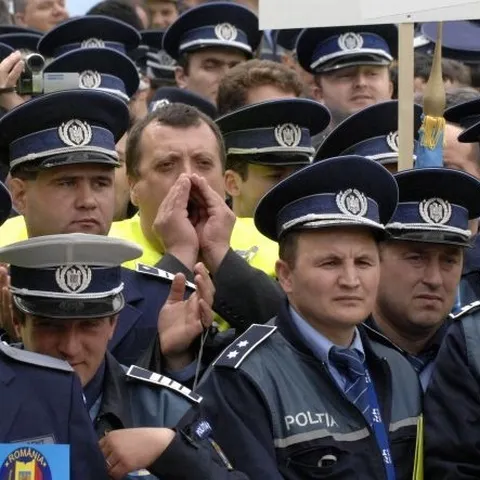 Vameşii şi poliţiştii comunitari au ameninţat cu proteste, nemulţumiţi de salariile pe care le au în grila unică