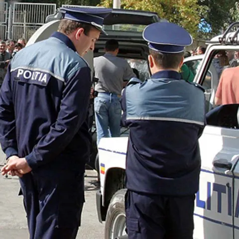 Două persoane, soţ şi soţie, au fost găsite decedate într-un apartament din sectorul 4