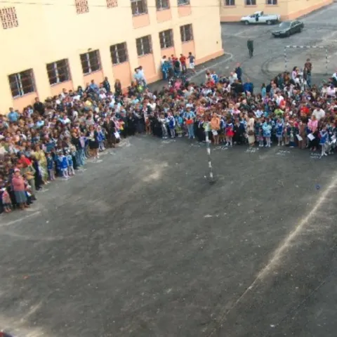 Profesorii gălăţeni vor intra în clase cu elevii dacă apar politicieni la deschiderea şcolii