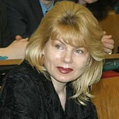 Mona Pivniceru susţine că serviciile secrete au ameninţat-o cu maltratarea