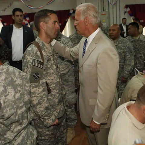 Două obuze au explodat lângă ambasada SUA din Bagdad în timpul vizitei lui Biden