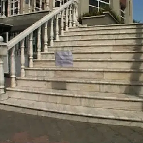 În Palatul de Justiţie din Bârlad nu se mai poate intra decât pe rampa pentru persoanele cu handicap