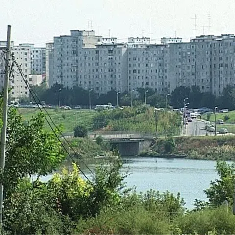 Podul de legătură între Colentina şi Pantelimon, rămas în paragină după schimbarea primarului