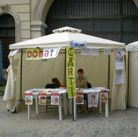 ADVERTORIAL:  Enjoy Your Future a strâns peste 2.500 de cărţi în numai 2 zile