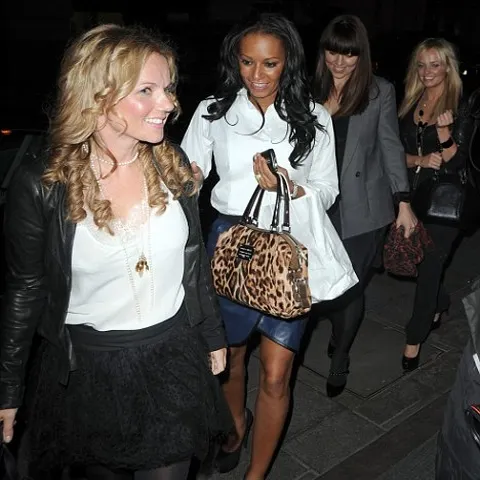 Victoria Beckham a tras chiulul de la întâlnirea cu fostele Spice Girls - VEZI GALERIE FOTO