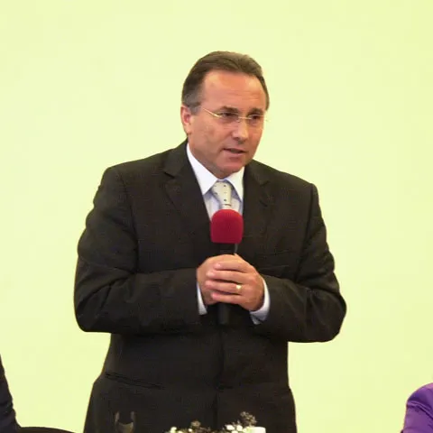 Liderii coaliţiei au propus ca moţiunea de cenzură să fie citită în această zi şi votată miercuri