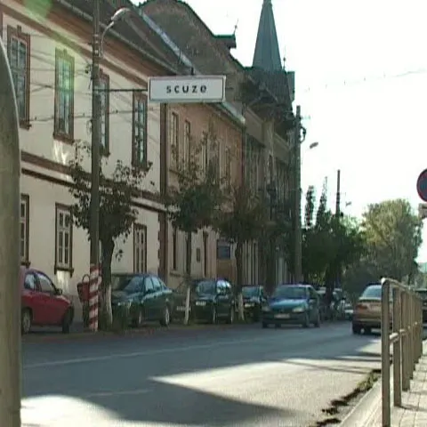 În Târgu Mureş a apărut un indicator în trafic pe care scrie "SCUZE" 