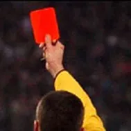 VIDEO / Un arbitru face pipi la marginea careului de 16 metri