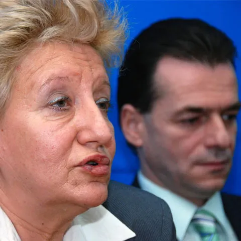 Maşina în care se aflau doi parlamentari români a fost lovită de un TIR