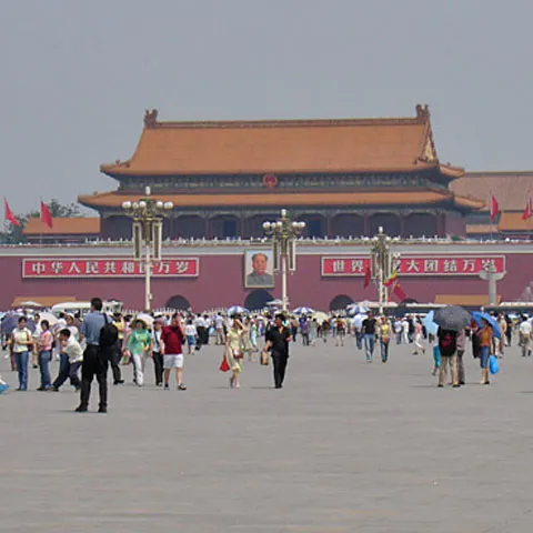 La 60 de ani de la fondarea regimului comunist, China îşi sărbătoreşte cu fast puterea