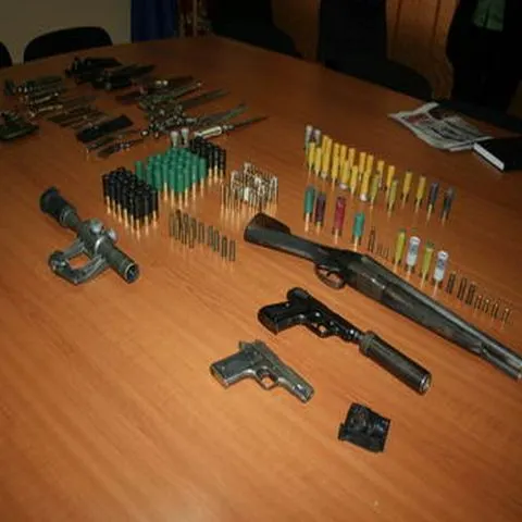 Cartuşe de vânătoare, transportate ilegal, au fost confiscate de oamenii legii