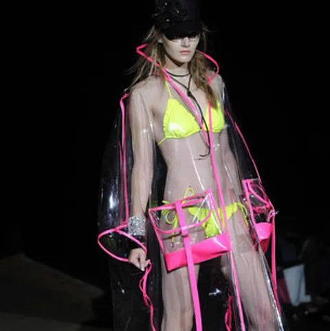 Cu pielea la vedere. Transparenţa, noul trend pentru primăvara lui 2010 - VEZI GALERIE FOTO