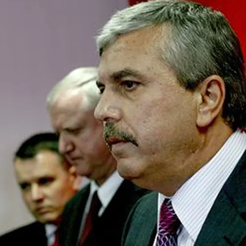 Cotidianul: Criza, ziua a treia: PSD s-a baricadat în Palatul Victoria