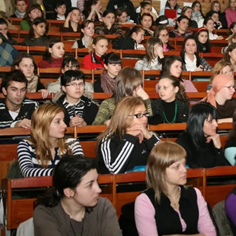 Anul universitar a început, pe 1 octombrie, pentru studenţii din toată ţara