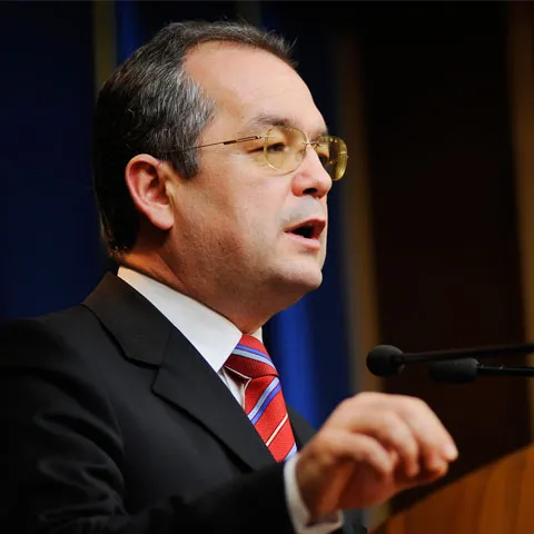 Emil Boc a convocat o şedinţă de Guvern, la ora 19.00, unde ar putea anunţa membrii Cabinetului Boc II
