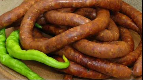 Secretul cârnaţilor de Pleşcoi. Reţeta pe care doar localnicii o mai cunosc