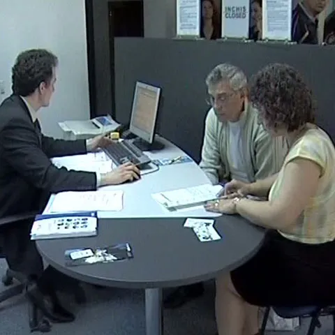 Un român din cinci are restanţe la plata creditelor de peste 20.000 de euro 
