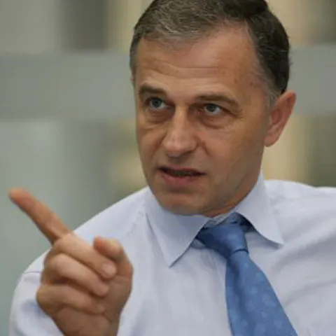 PSD ar putea susţine moţiunea iniţiată de PNL, a anunţat Mircea Geoană